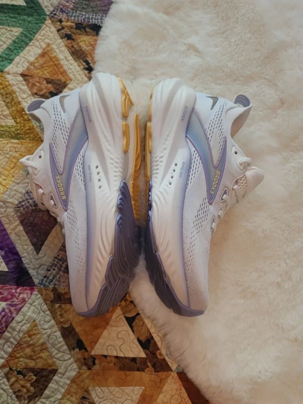 Brooks GTS 22 Glycerin White Lavender Running Casual Lace Up Sneakers 7.5